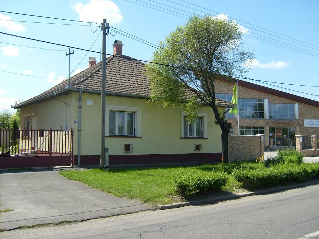 Tóth Magánszállás Hajdúszoboszló Esterno foto